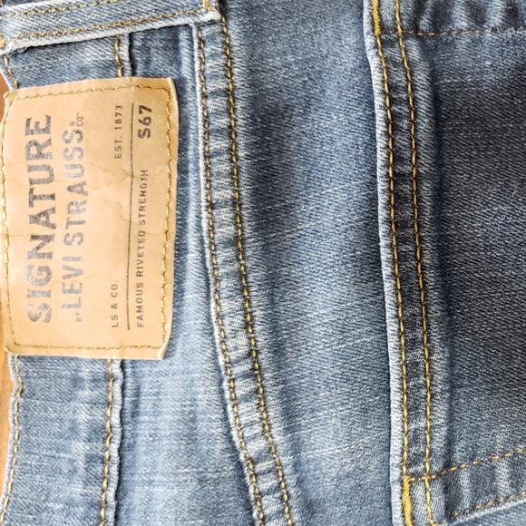 Ladies Levi Strauss & Co. Signature Jeans - Picture 4 of 8